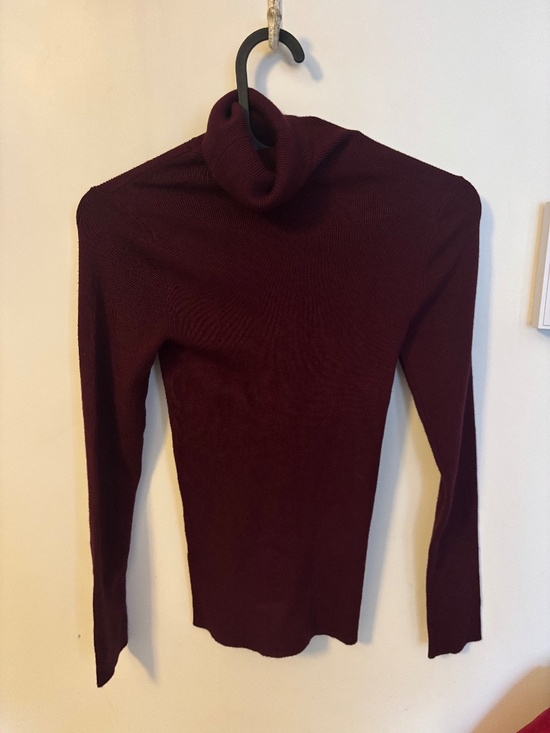 Never worn turtleneck burgundy - Picture 1 of 1